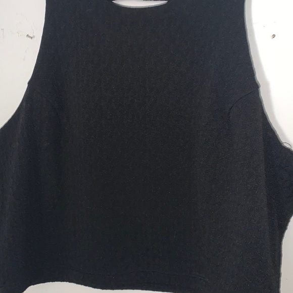 black XL crop top with button back and cut out desgin✨ - Picture 3 of 9